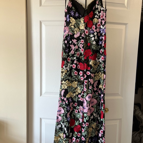 Mac duggal floral embroidered maxi gown. Size 2 - Picture 3 of 3
